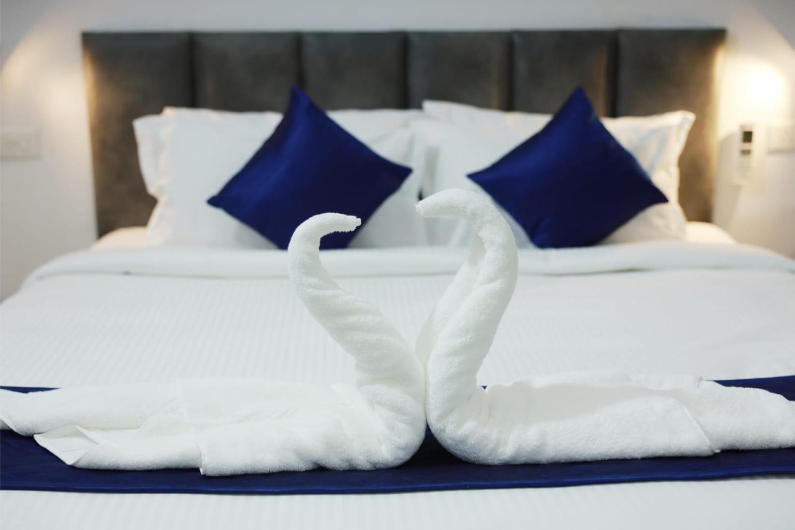 Pearl Residency Hotel Ayoor Luaran gambar