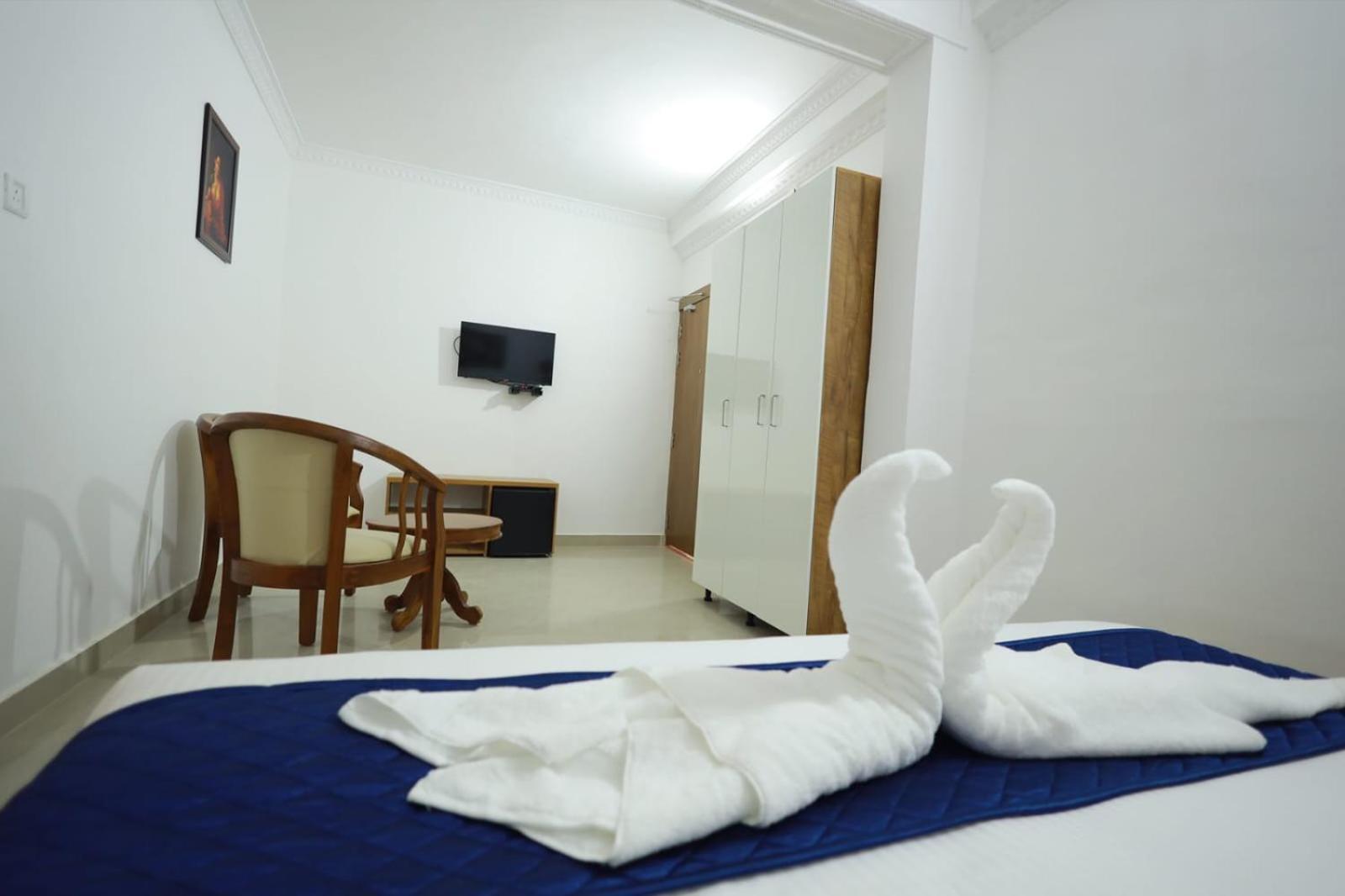 Pearl Residency Hotel Ayoor Luaran gambar