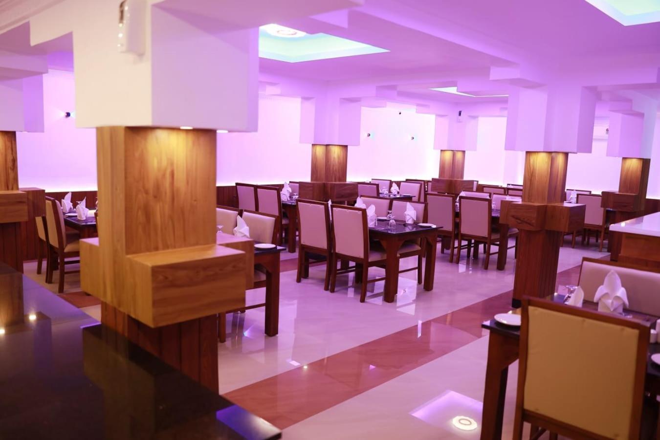 Pearl Residency Hotel Ayoor Luaran gambar