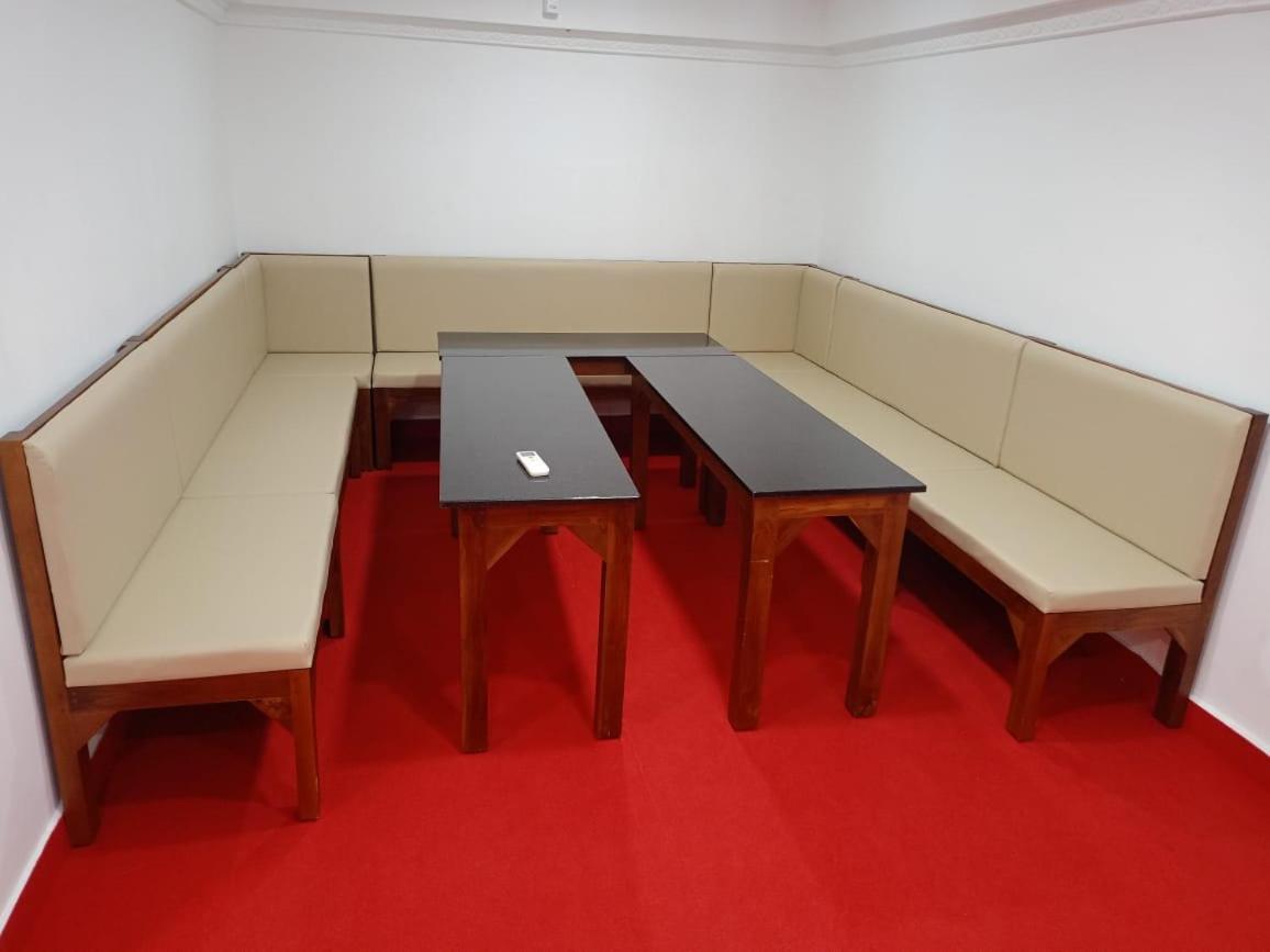 Pearl Residency Hotel Ayoor Luaran gambar