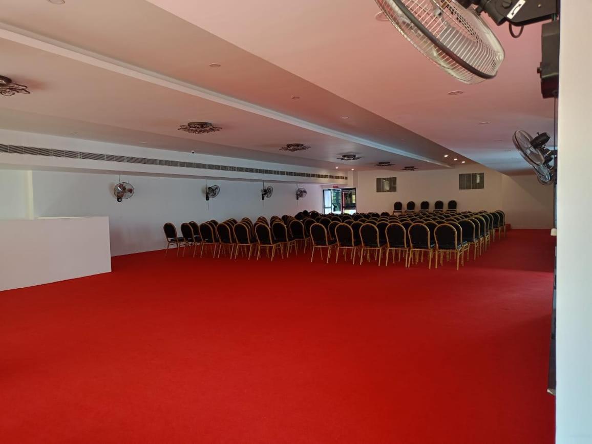 Pearl Residency Hotel Ayoor Luaran gambar
